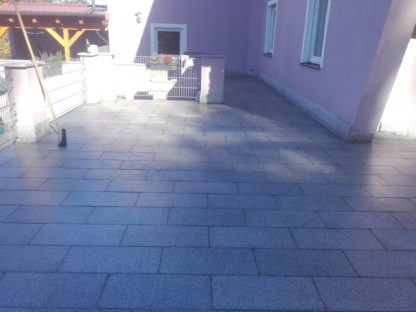 Terrasse mit Pfeilern