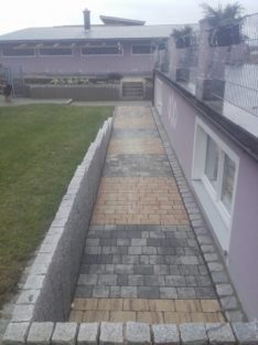 Musterpflasterfläche als Weg