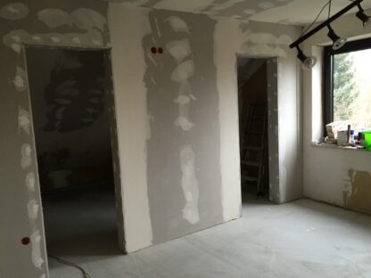 Trockenbauwand für begehbaren Schrank in Dachschräge