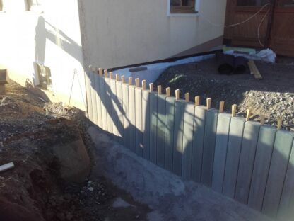 Palisaden zur Terrassenbefestigung 2