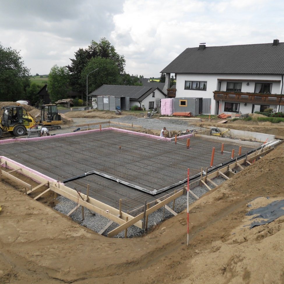 Bodenplatte mit Armierung für Wohnhaus mit Büro