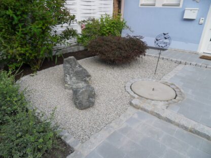 Vorgarten mit Granitgestaltung - Parkstein