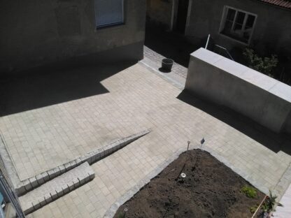 Gestaltung Vorhof mit Rampe